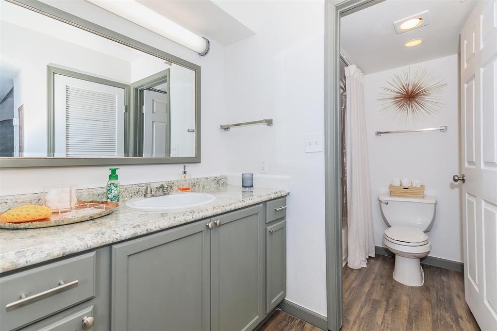 Foto principal - 7710 S Main St