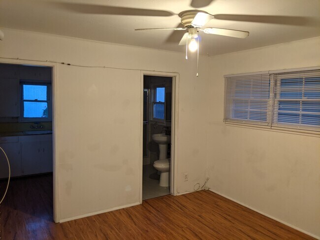 Building Photo - 6318 Haviland Ave