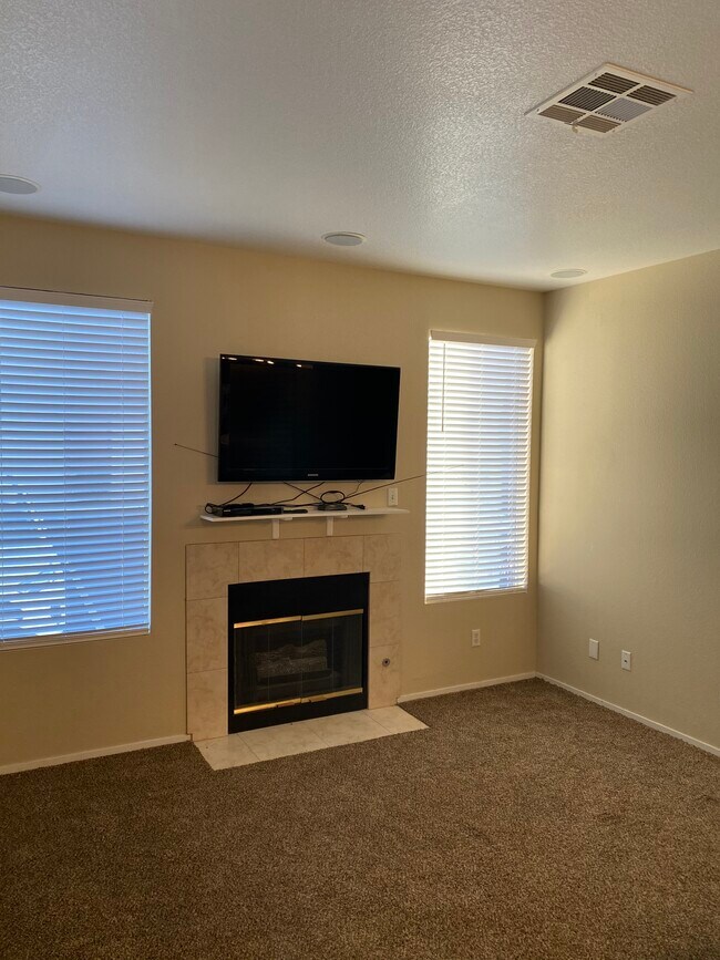 Building Photo - 251 S Green Valley Pkwy