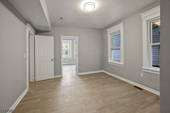 Building Photo - 21 Breakenridge Terrace