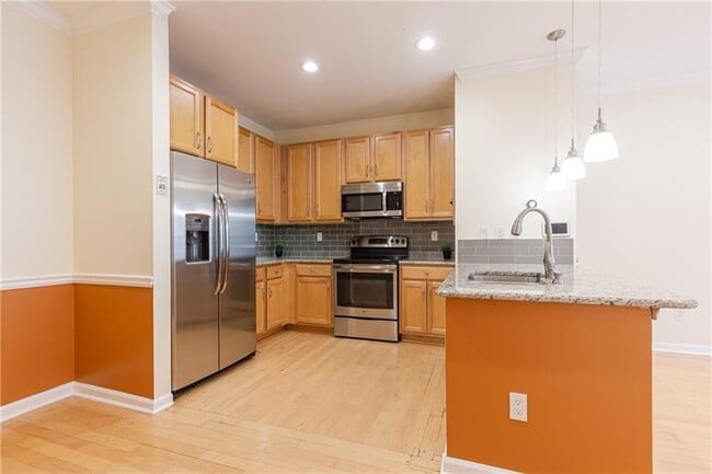 Building Photo - 375 Highland Ave NE