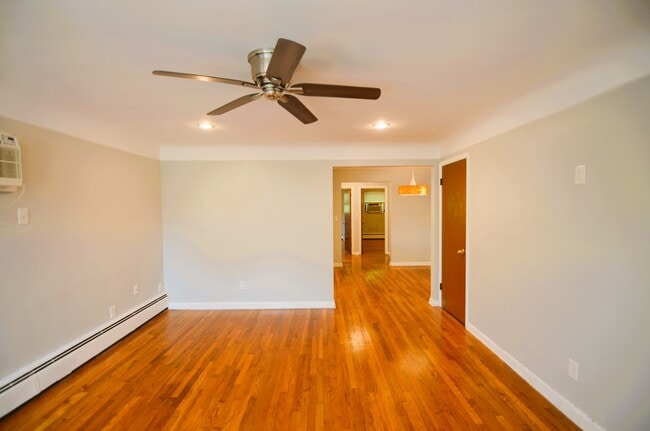 Building Photo - 5850 Robison Rd