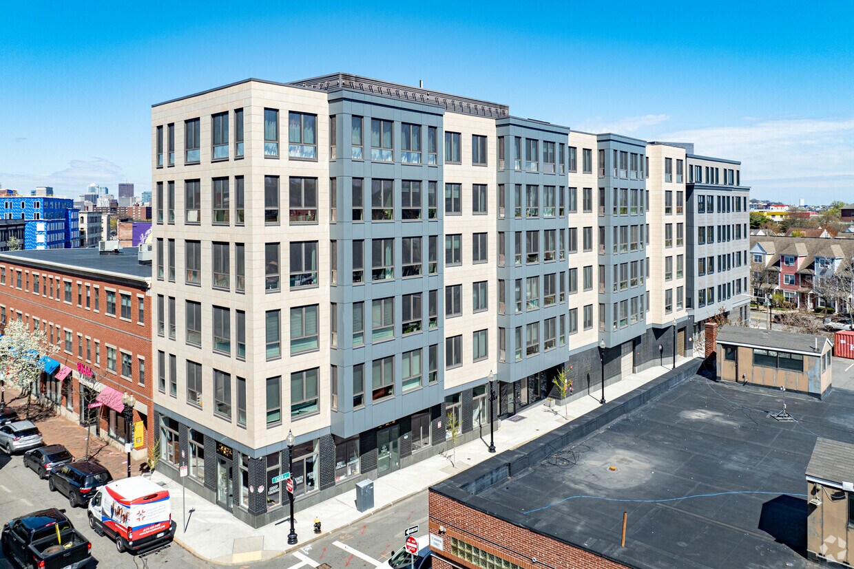 10 Taber Street se encuentra en el submercado Lower Roxbury de Boston. - 10 Taber St