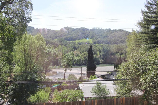 Foto del edificio - 1671 S Fitch Mountain Rd