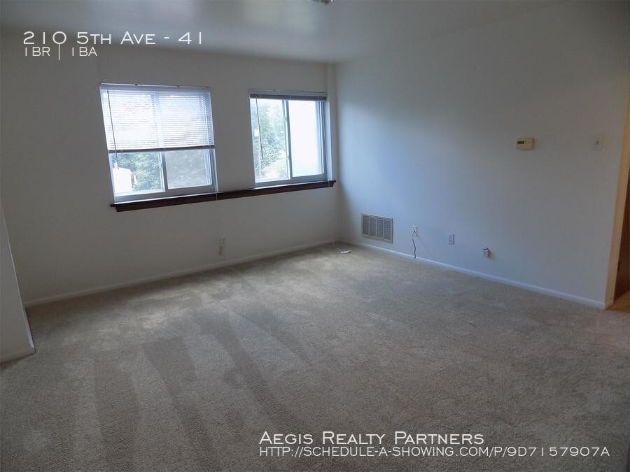 Primary Photo - 210 5th Ave