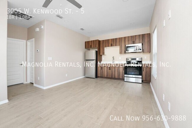 Building Photo - 3005 W Kenwood St