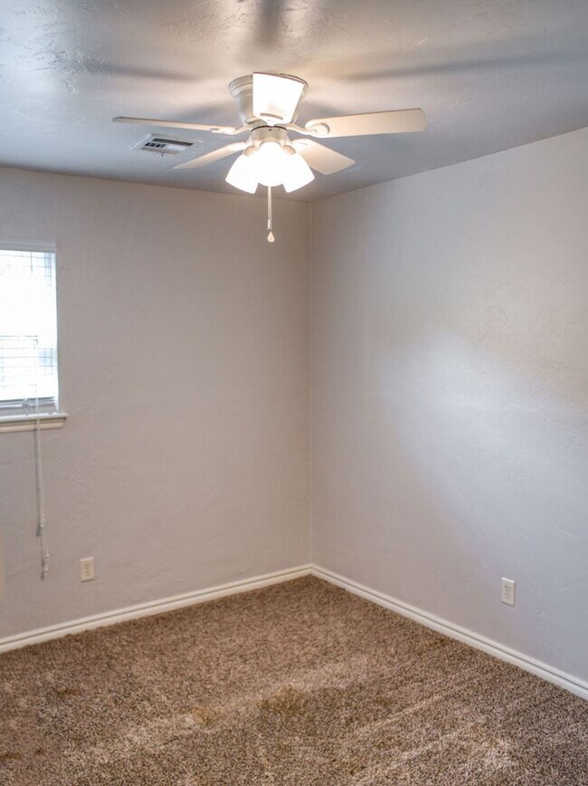 Foto del edificio - 3 Bedroom 2 Bath home in Shawnee!