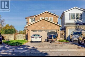 Building Photo - 1606 Norwill Crescent