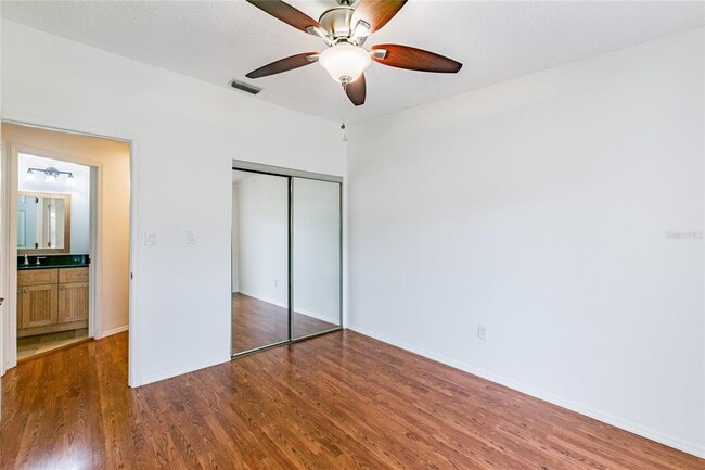 Foto del edificio - 6435 92nd Pl N