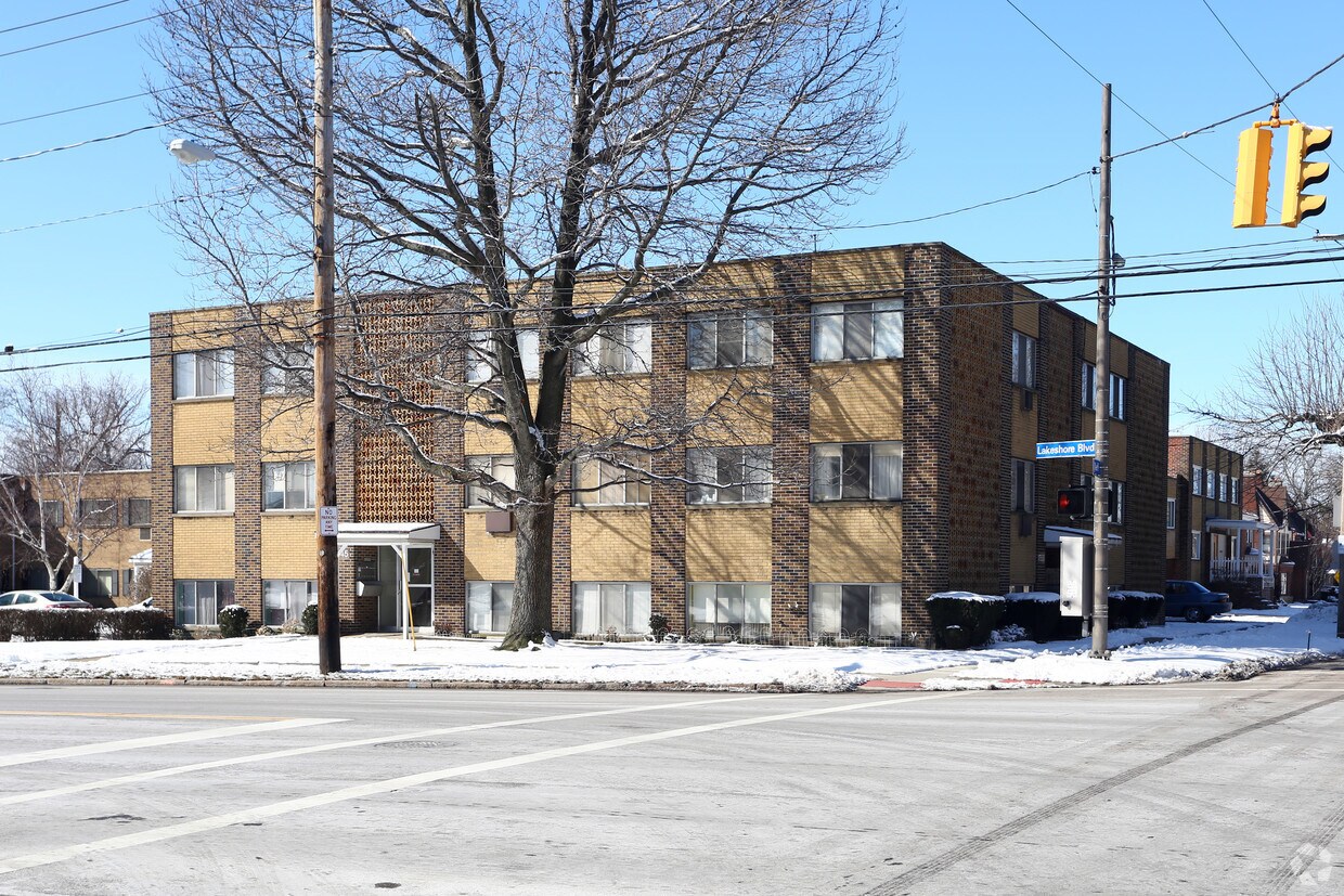 Building Photo - 17745 Lake Shore Blvd