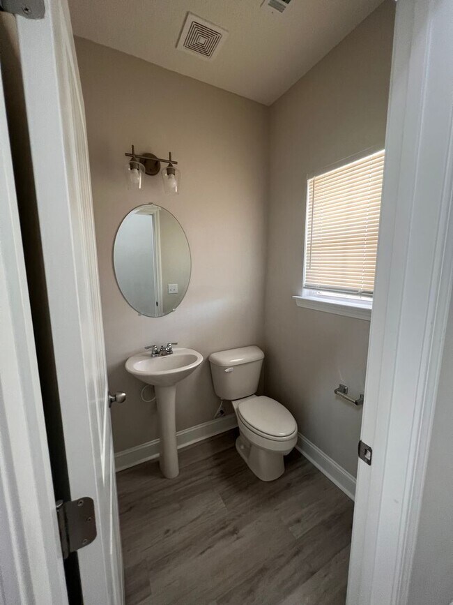 Foto del edificio - 4 bed 2.5 bath