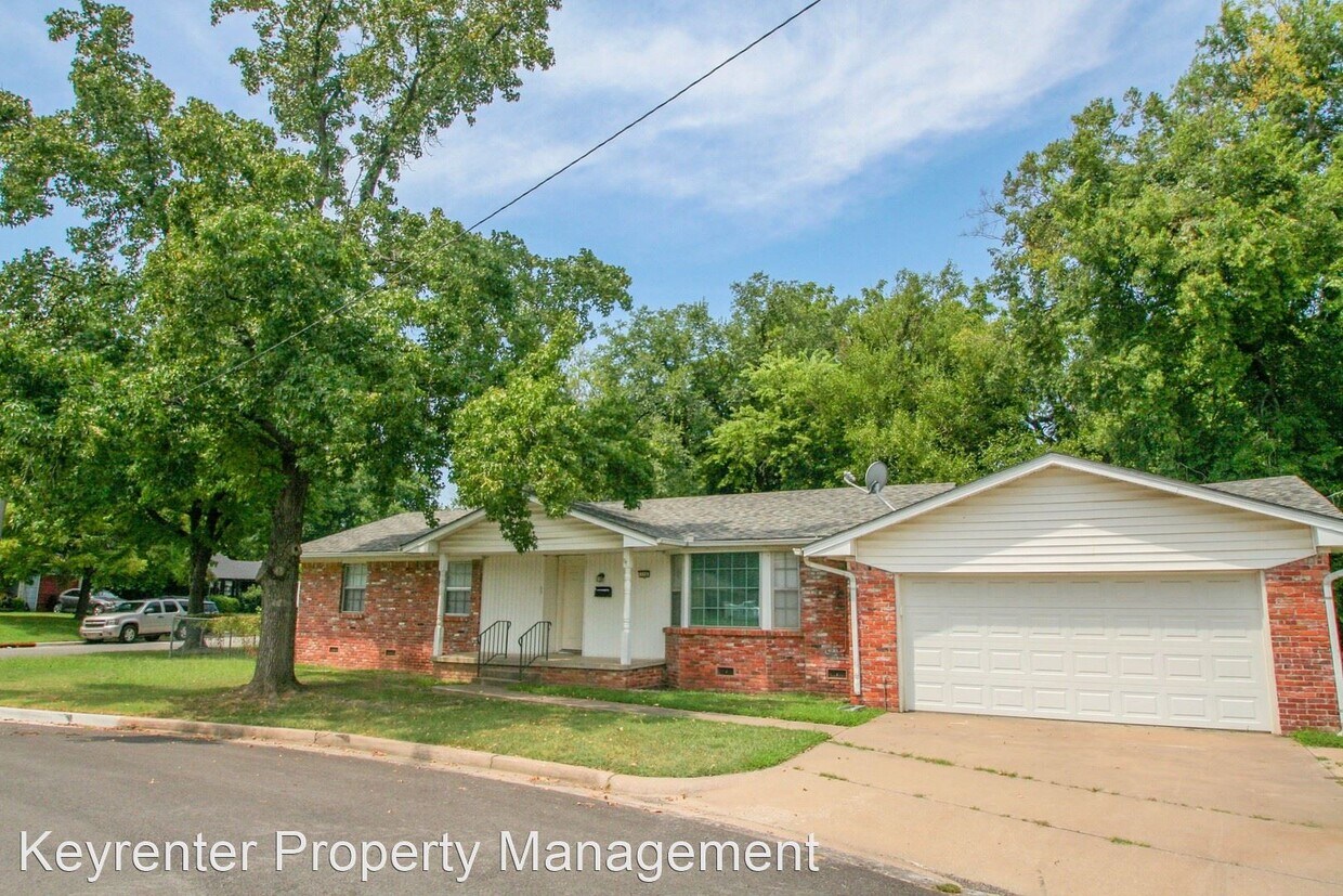 Primary Photo - 116 S Louisville Pl