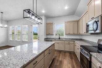 Building Photo - 901 Meadowlark Ln