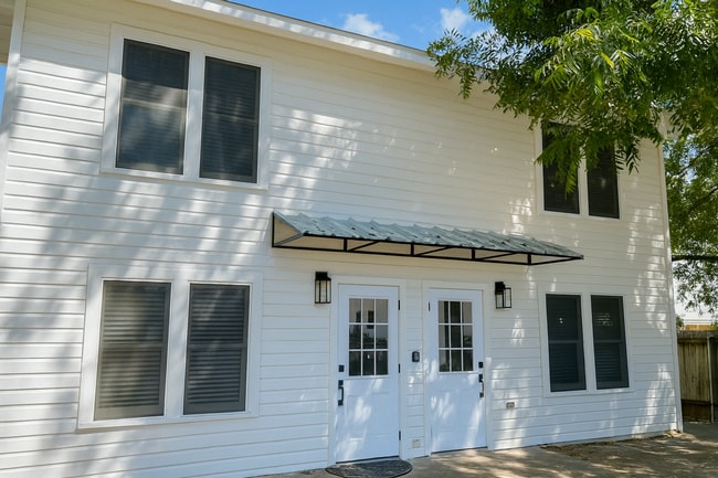 Building Photo - 110 E 30th St