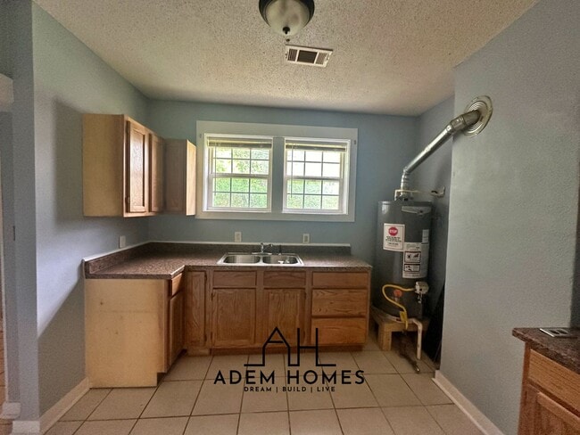 Building Photo - $250 RENT SPECIAL! Spacious 2 Bedroom Home...