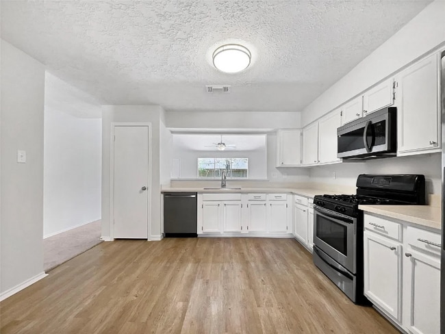 Foto del edificio - 5310 Windsong Trail