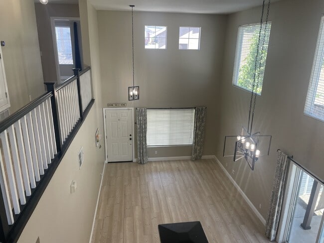 Building Photo - "Spacious 5-Bedroom Home at 624 Ross Circl...