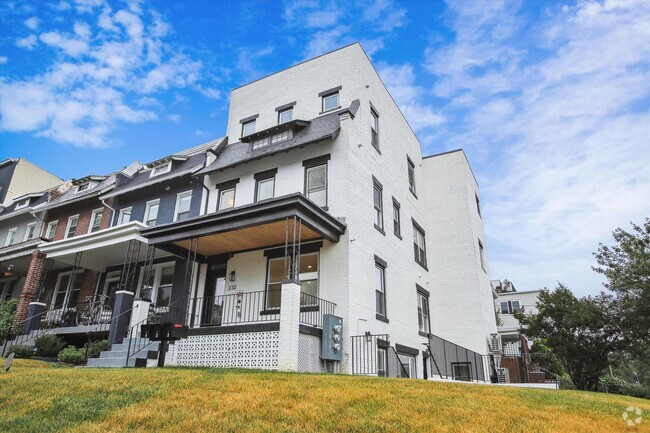 Building Photo - 232 S St NE
