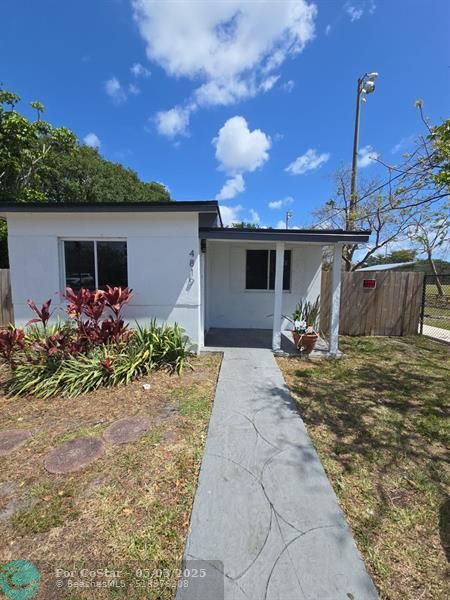 Foto del edificio - 4819 SW 22nd St