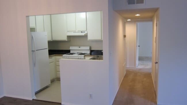 Building Photo - 10380 Almayo Ave