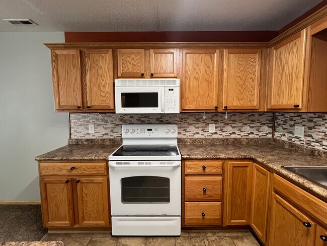 Building Photo - 3117 SW Sharmin Ln