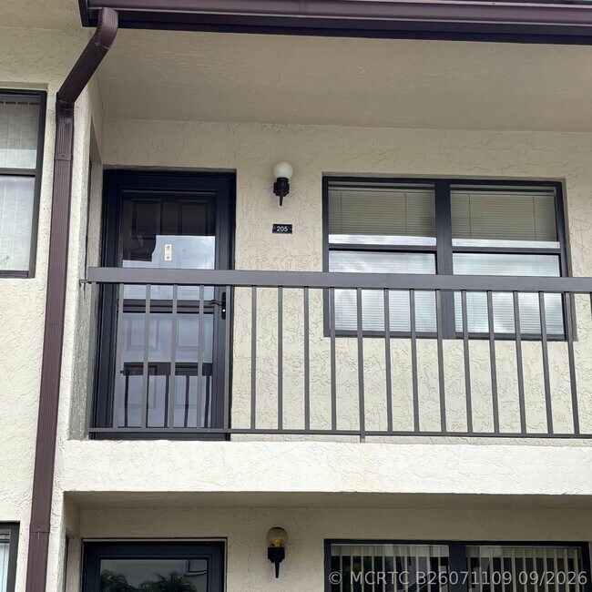 Foto del edificio - 7641 Tahiti Ln