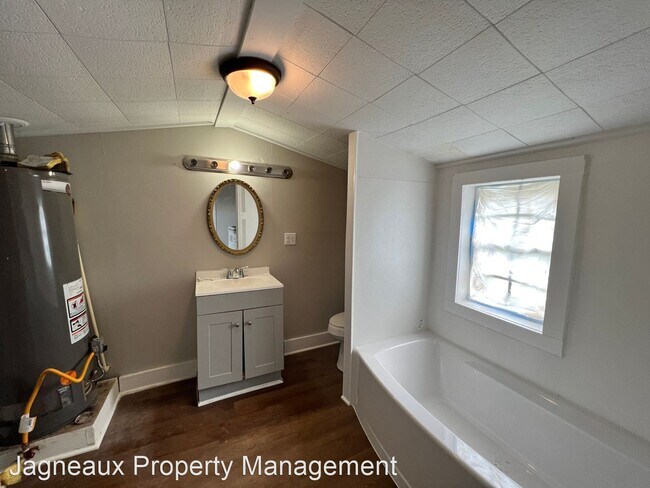 Building Photo - 1 br, 1 bath House - 621 1/2 17th St