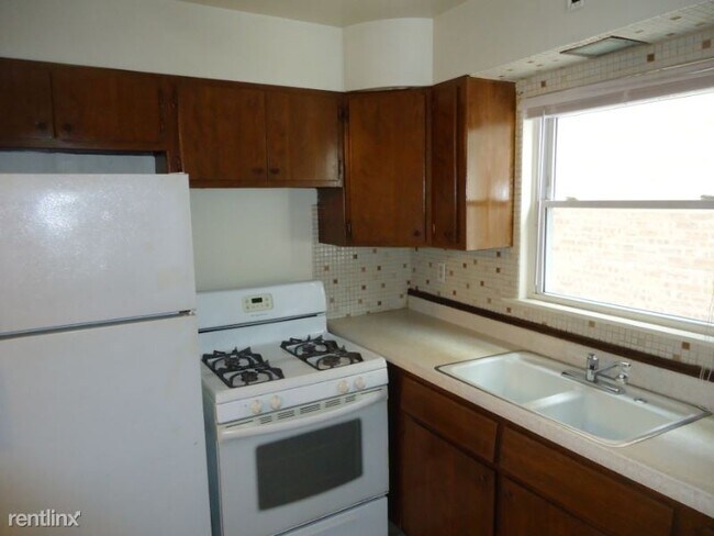 Foto del edificio - 2549 W Summerdale Ave