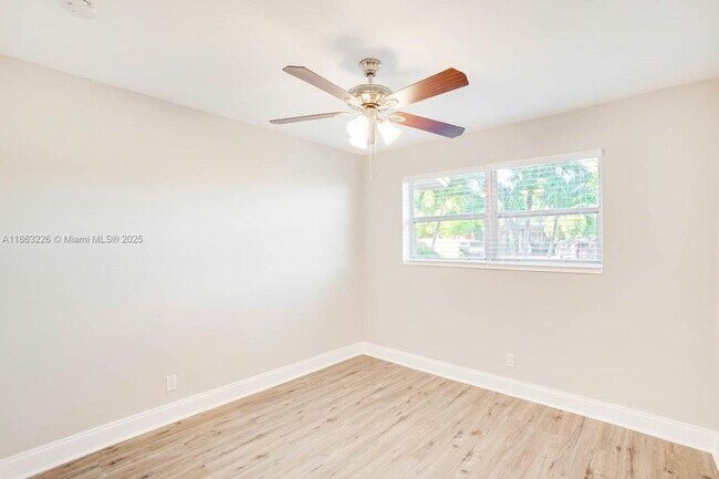 Foto del edificio - 2440 SW 5th Pl