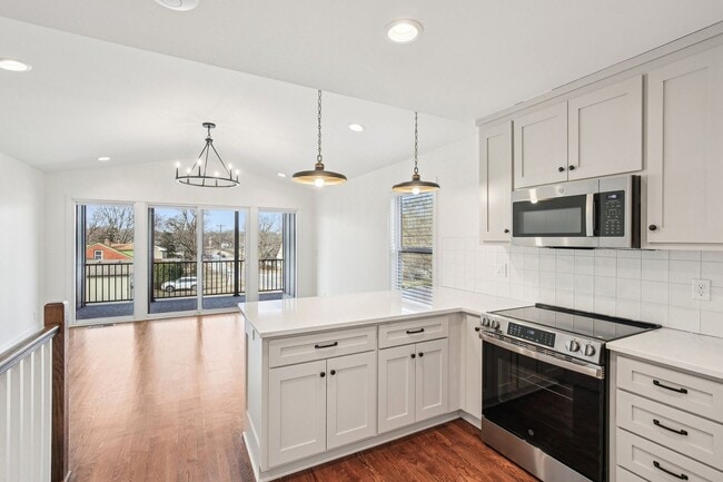 Building Photo - Main St Townhomes