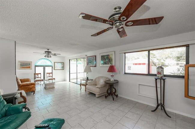 Living room - 2363 Doud St