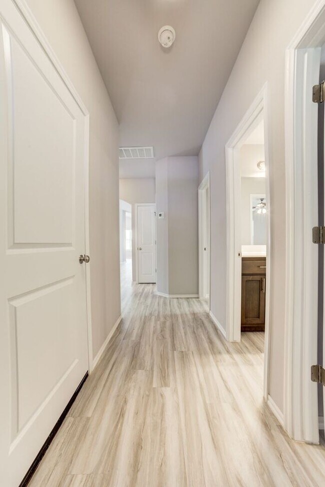Foto del edificio - 4/2.5/2 New Construction Available Now!