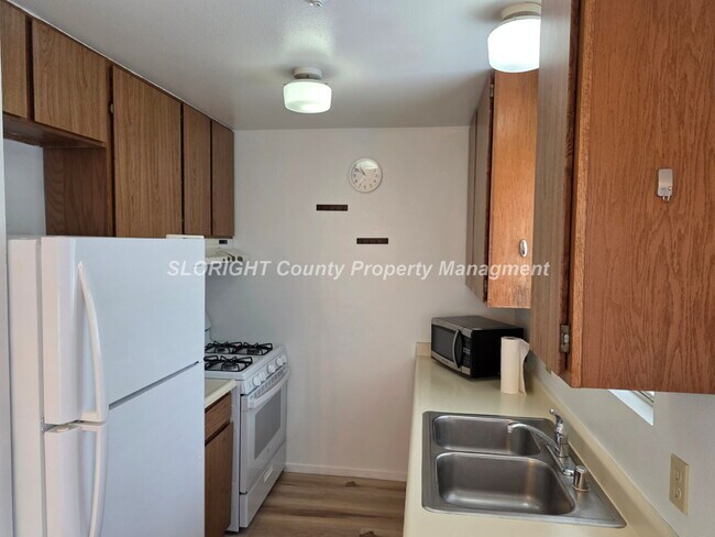 Building Photo - AVAILABLE NOW - 2 Bed / 1.5 Bath SLO Apartment