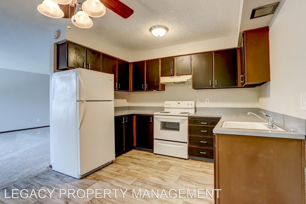 Primary Photo - 3715-3775 SW 108th Ave
