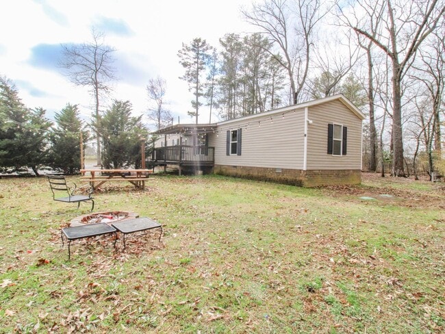 Building Photo - Nice home on a wooded lot! Minutes from Athens!