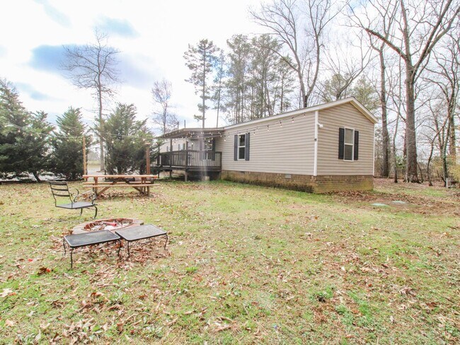 Foto del edificio - Nice home on a wooded lot! Minutes from Athens!