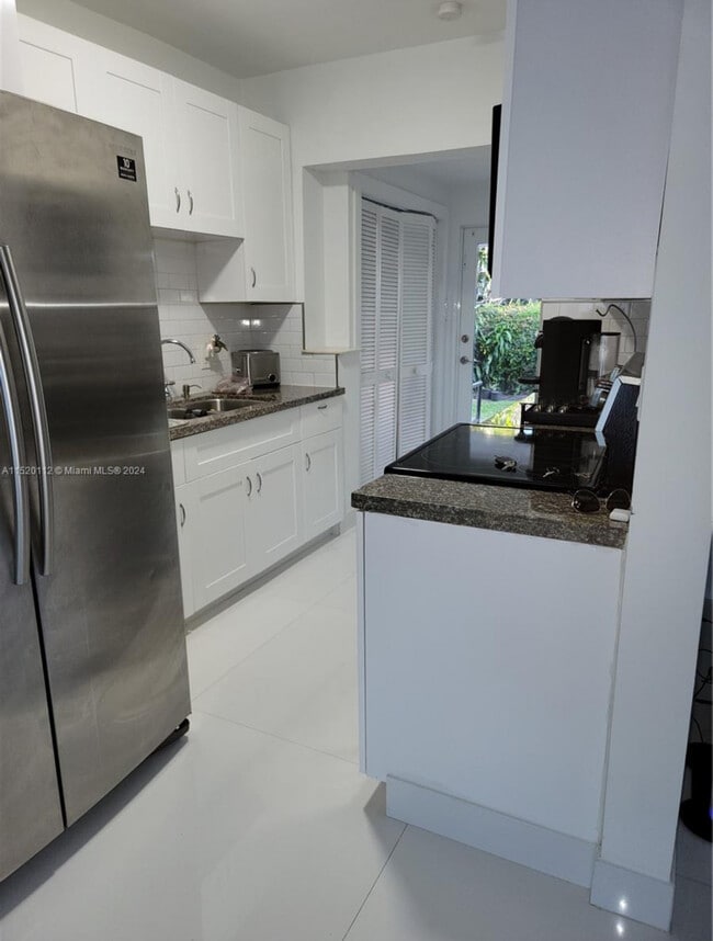 Building Photo - 6300 SW 21st St