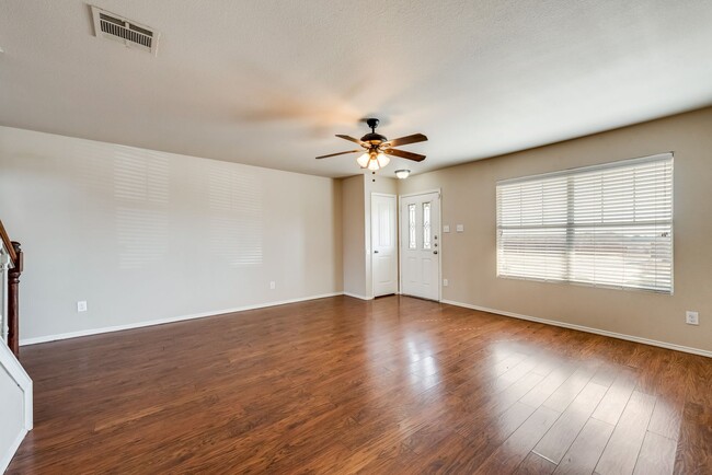 Foto del edificio - $2300 West Fort Worth: Room to spread out!...