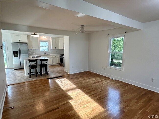 Foto del edificio - 8662 Bayview Dr