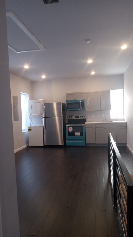 Primary Photo - 5600 Nelson St