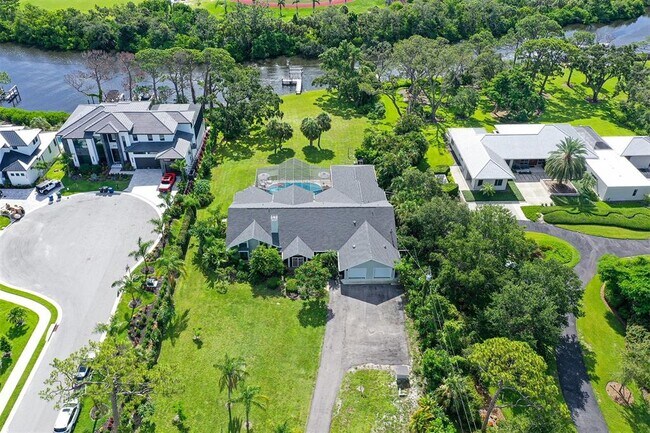 Foto del edificio - 4935 Riverwood Ave