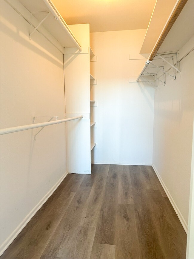 Foto del edificio - Woodman Oaks Apartments