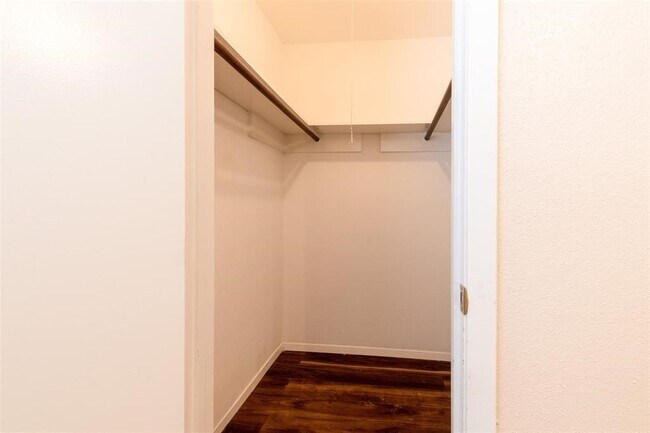Building Photo - 2527 Colonial Ridge Dr