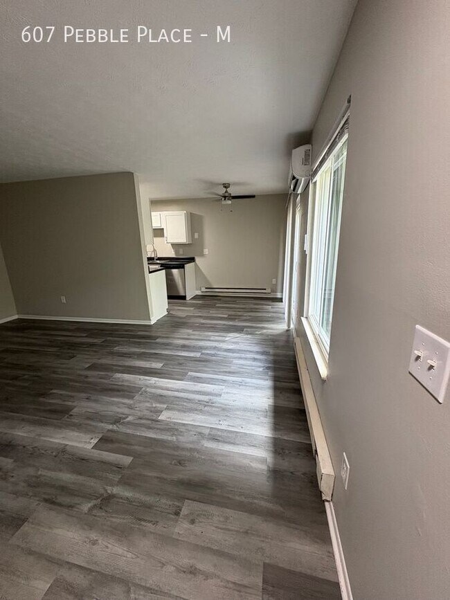 Building Photo - 607 Pebble Pl Dr