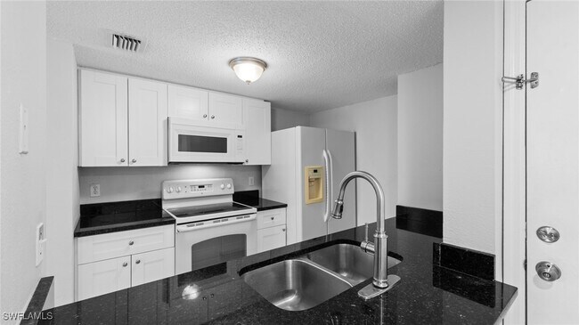 Foto del edificio - 3421 Winkler Ave