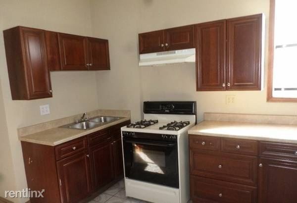 Building Photo - 1450 N Avers Ave