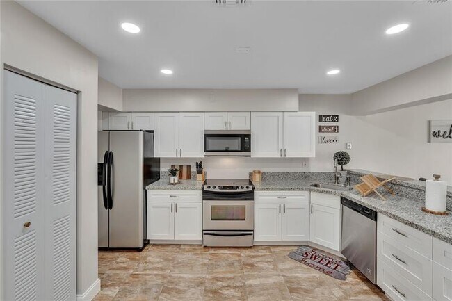 Foto del edificio - 3241 NE 17th Ave