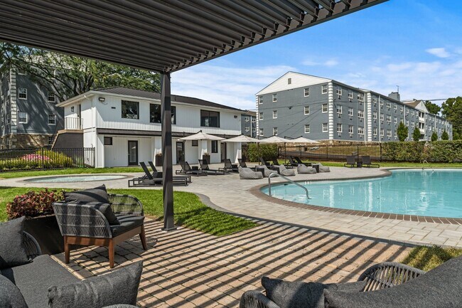 Lugar de retiro con piscina - Chestnut Hill Village Apartments