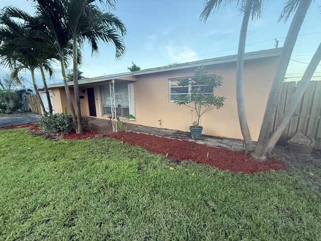 Building Photo - 1428 SW 1st Ave