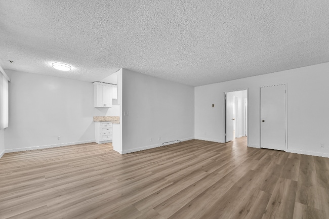 Foto del edificio - 1009 N Edinburgh Ave